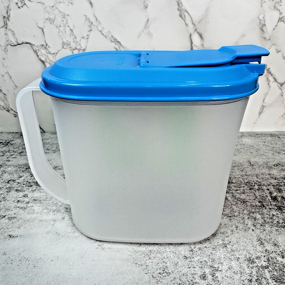 VTG Tupperware Water Pitcher Flip Top Lid Disney 101 Dalmatians 1 Quart 1990s NW - Picture 4 of 11